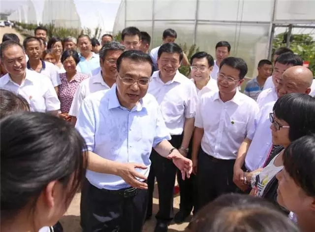 李克強(qiáng)總理冒酷暑考察陜西羊乳產(chǎn)業(yè)鏈，精準(zhǔn)扶貧項(xiàng)目